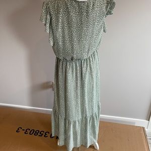 Lovinchic Dress Beautiful and flowy, compliments the body well